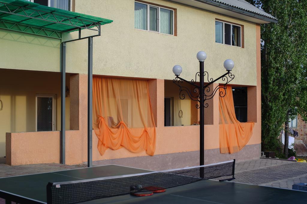 Yukon Hotel Bosteri Exterior foto